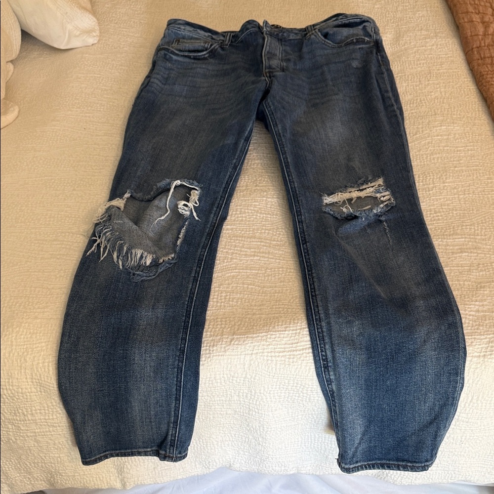 Like new straight leg distressed KUT jeans
